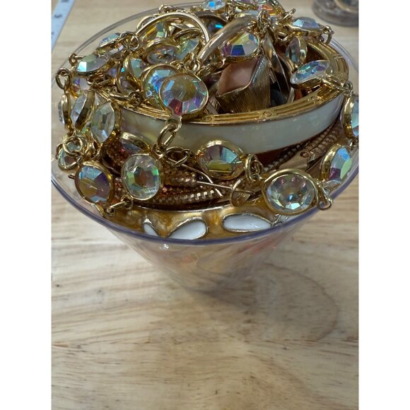 Gold-Tone Jewelry Lot Mystery Wearable Assorted Styles & Colors 1lb+ Mixed Earri - Picture 5 of 16